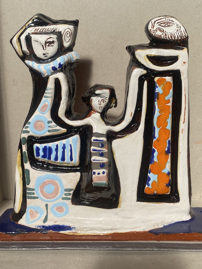 Su origen tiene lugar en el diseño de una menina.