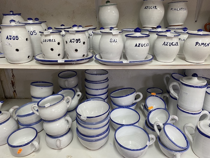 Piezas blancas de menaje