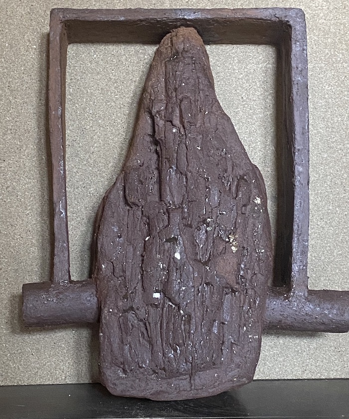 A partir de una madera del pantano se crean dos obras