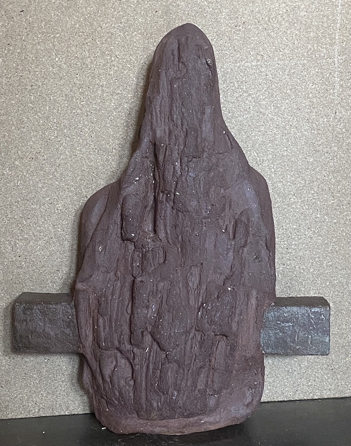 A partir de una madera del pantano se crean dos obras