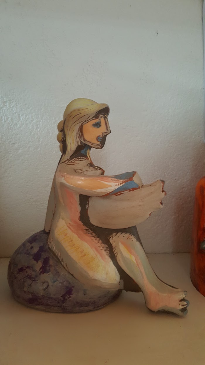 Parte trasera de la escultura anterior