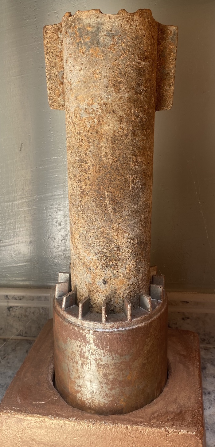 Pieza metálica con base de refractario