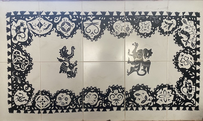 Azulejos representando una composición de tejido.