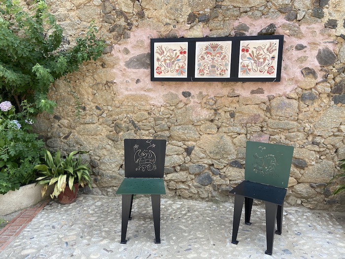 Mural de tres piezas con motivos serranos