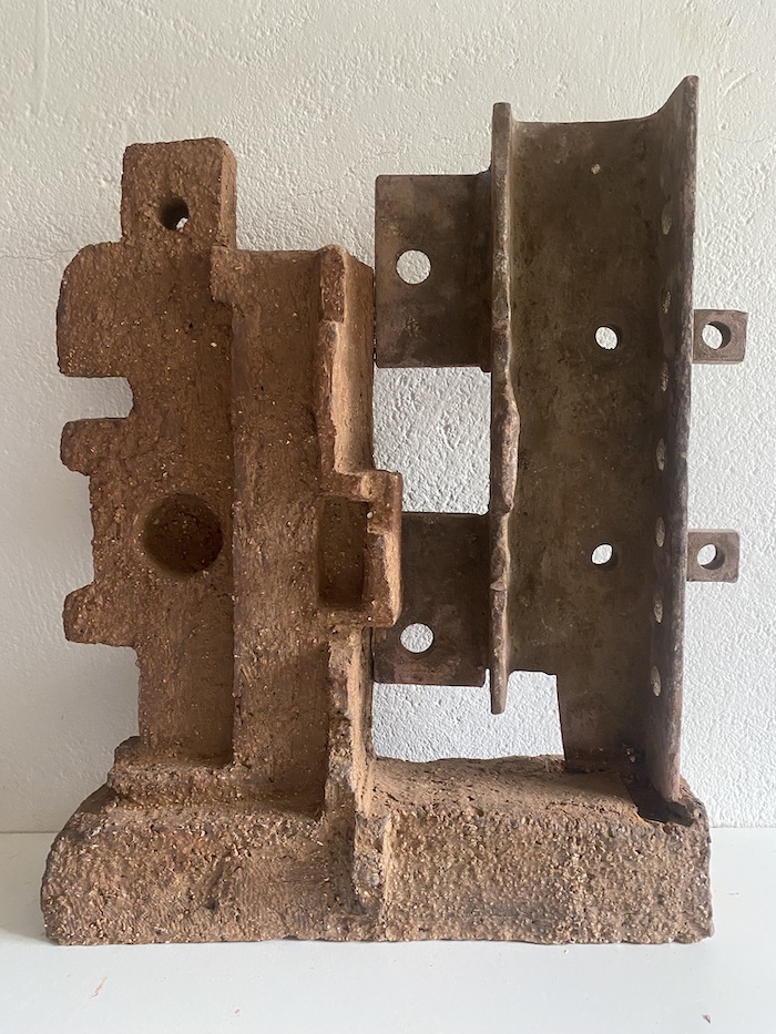 Escultura de hierro y refractario, parte trasera