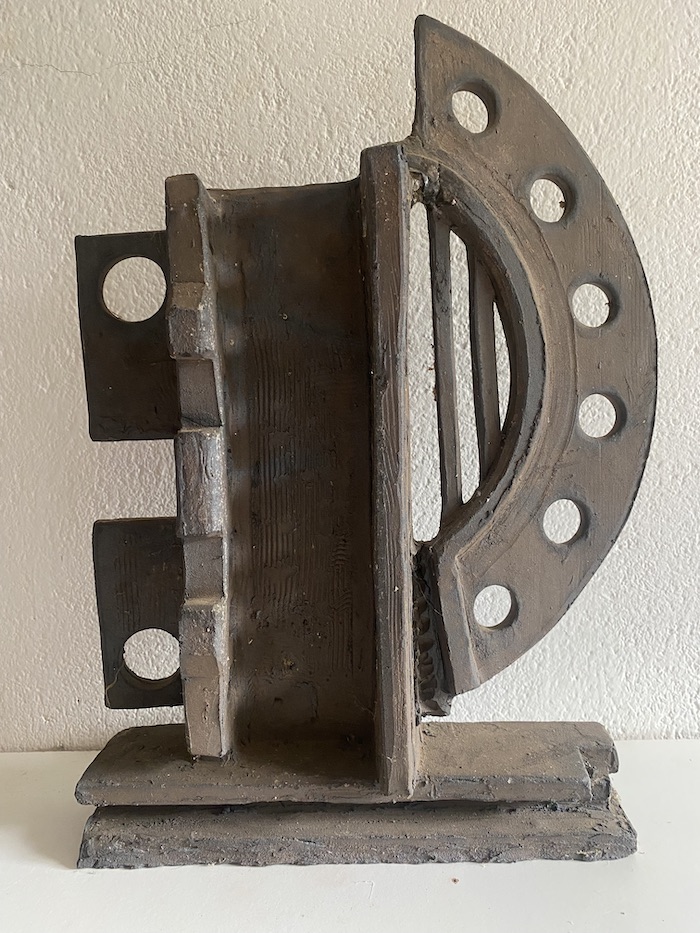 Escultura negra abstracta